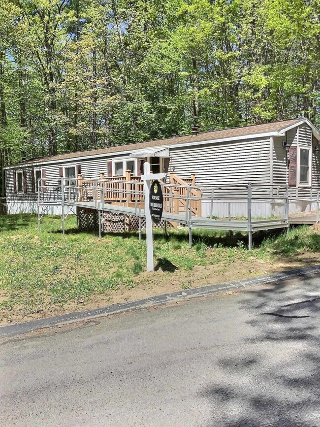 22 Sullivan Dr, Allenstown, NH 03275 - photo 4