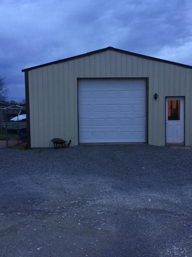 2908 Midland Rd, Shelbyville, TN 37160 - photo 6