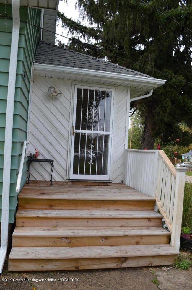 5670 Valencia Blvd, Lansing, MI 48911 - photo 3