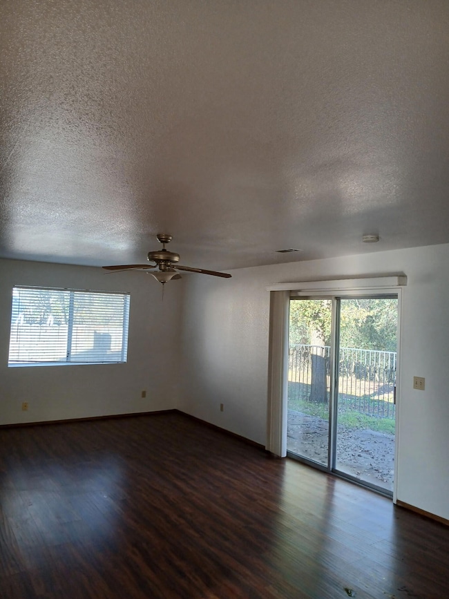 6871 Hemlock St, Redding, CA 96001 - photo 3