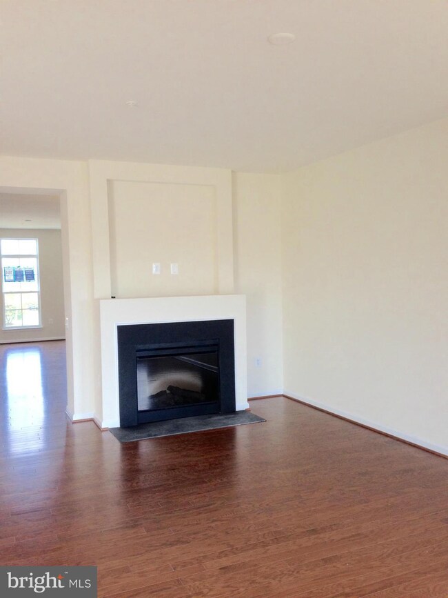 43526 Stonecliff Terrace unit 1B4, Chantilly, VA 20152 - photo 6