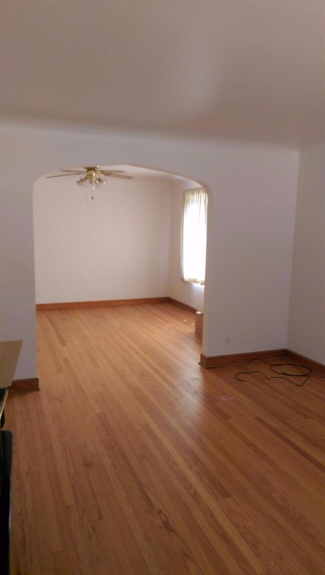 2039 Davis Ave, Whiting, IN 46394 - photo 3