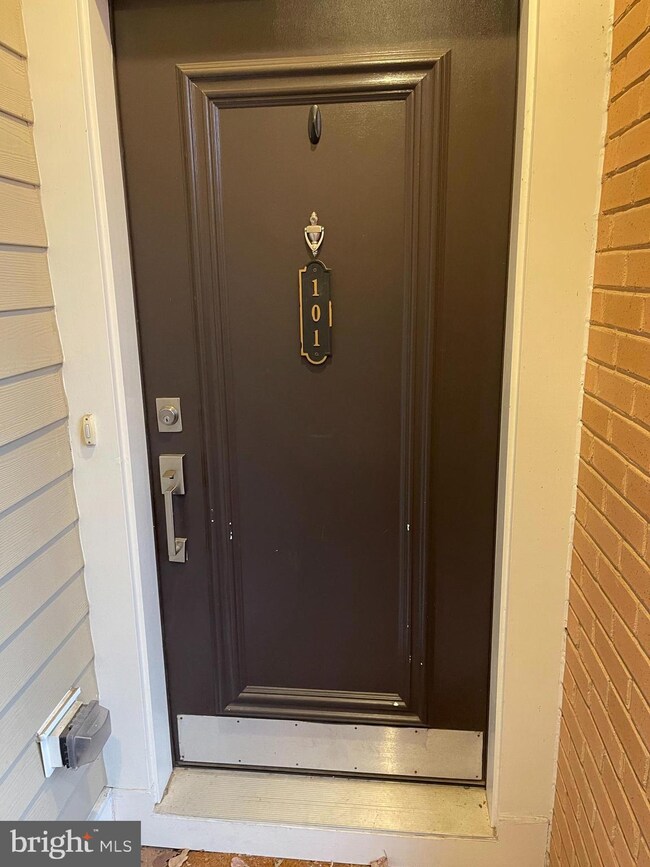 2408 Main Line Blvd unit 101, Alexandria, VA 22301 - photo 2