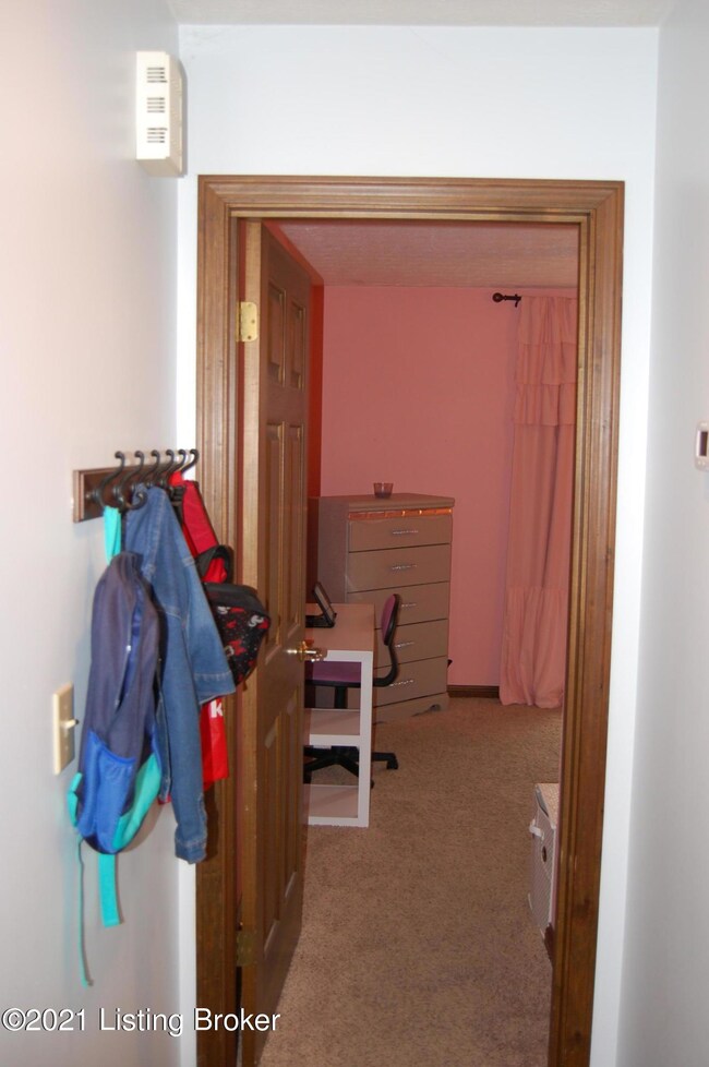 7618 Newton Ct, Louisville, KY 40228 - photo 7