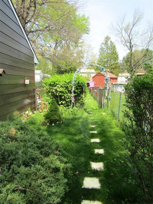 3 Amelia Dr, Schenectady, NY 12309 - photo 2