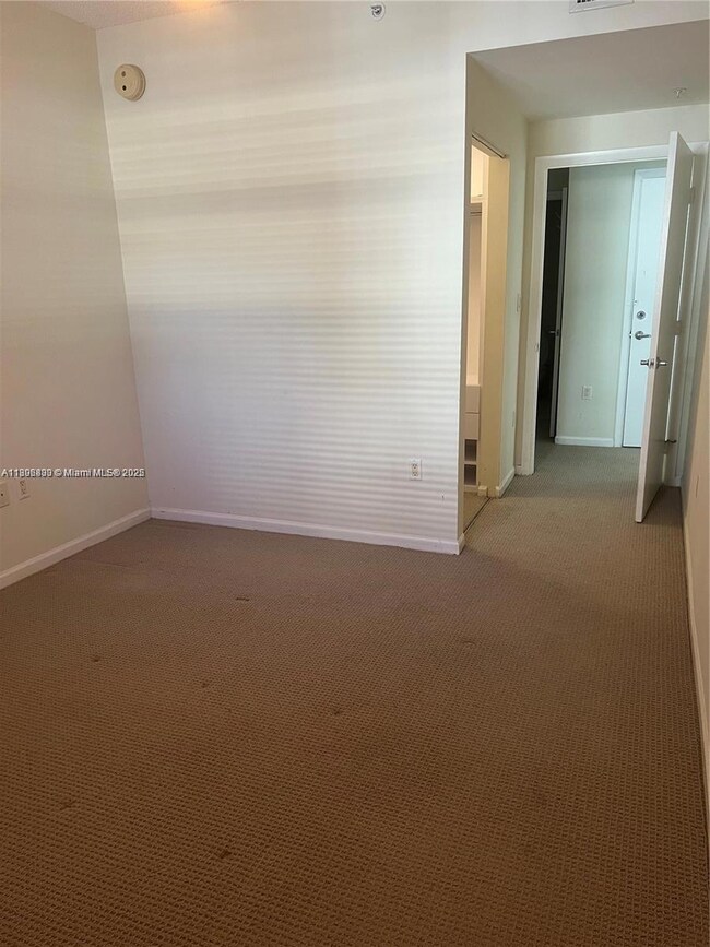 185 SE 14th Terrace unit 1411, Miami, FL 33131 - photo 4