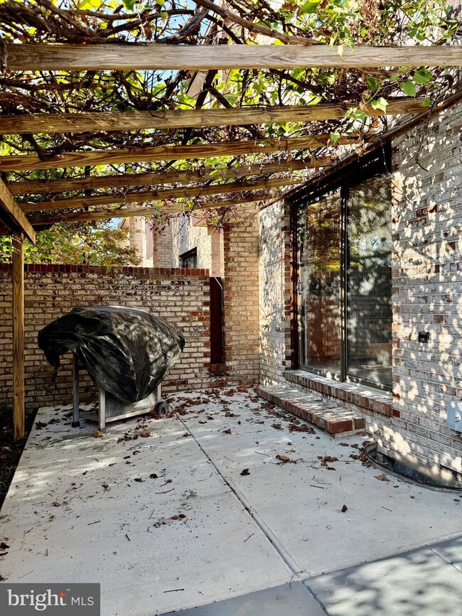 2045 N Glebe Rd, Arlington, VA 22207 - photo 4