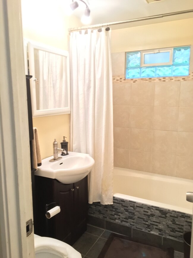 17767 Baker Ave, Country Club Hills, IL 60478 - photo 4