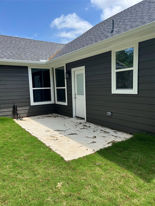 751 N Eddy Ave, Denison, TX 75020 - photo 4