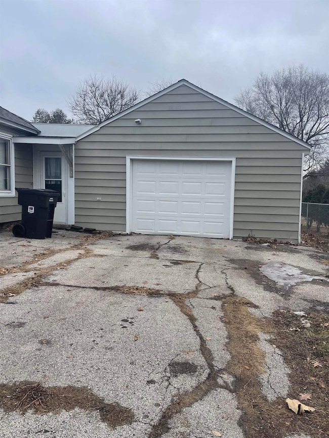 1918 Tremont St, Cedar Falls, IA 50613 - photo 2