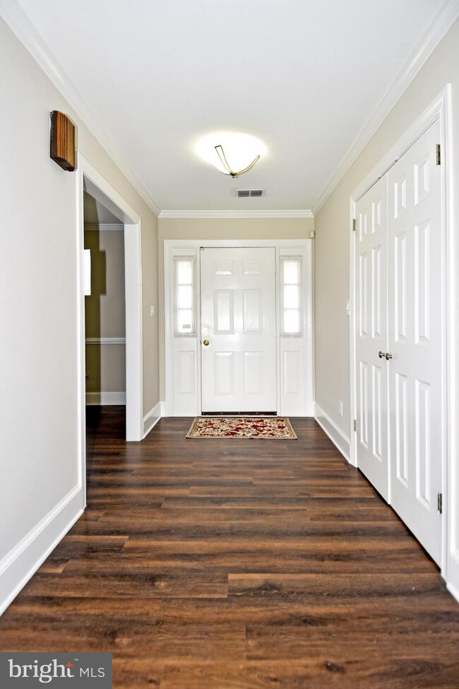 6763 Lake Dr, Warrenton, VA 20187 - photo 4