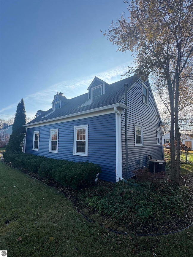 818 E Maple St, Mount Pleasant, MI 48858 - photo 3