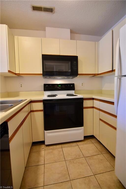 2222 Stonecutter Dr unit 12, Winston Salem, NC 27103 - photo 5