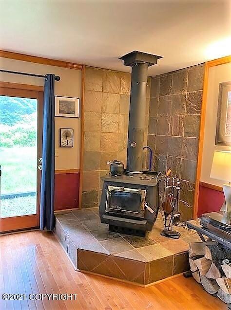 3280 Lakeview Dr - Wood stove