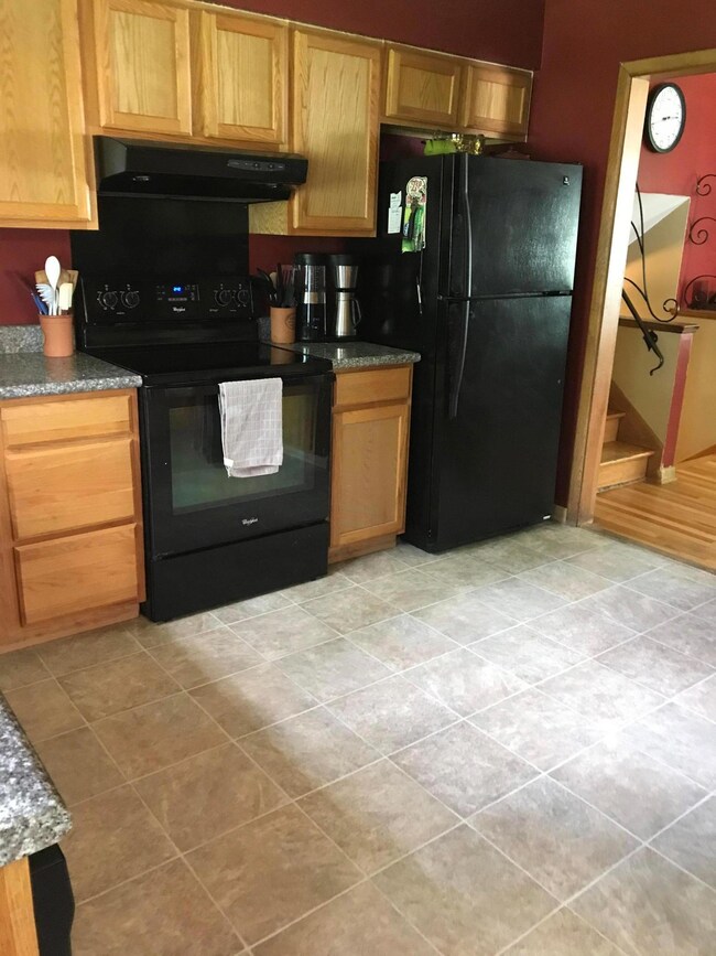 1243 Frisbee Dr, Columbus, OH 43224 - photo 4