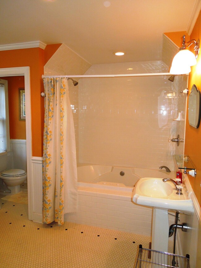 7-MASTER BATH1
