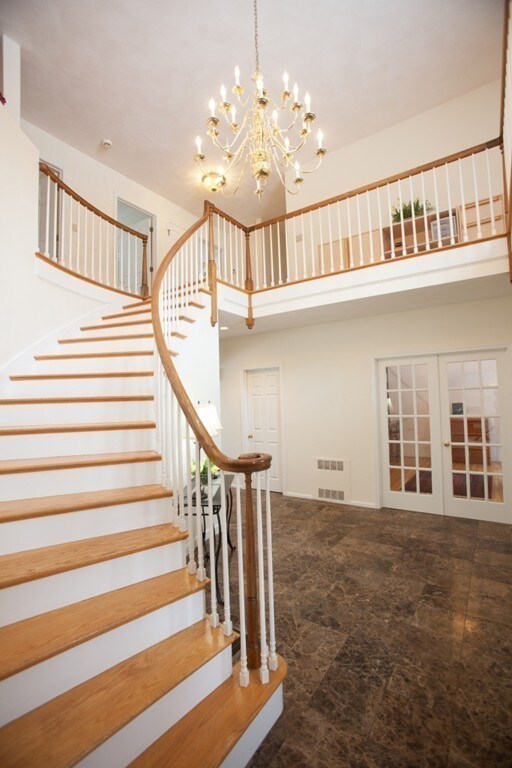 28 Carriage Dr, Lexington, MA 02420 - photo 3