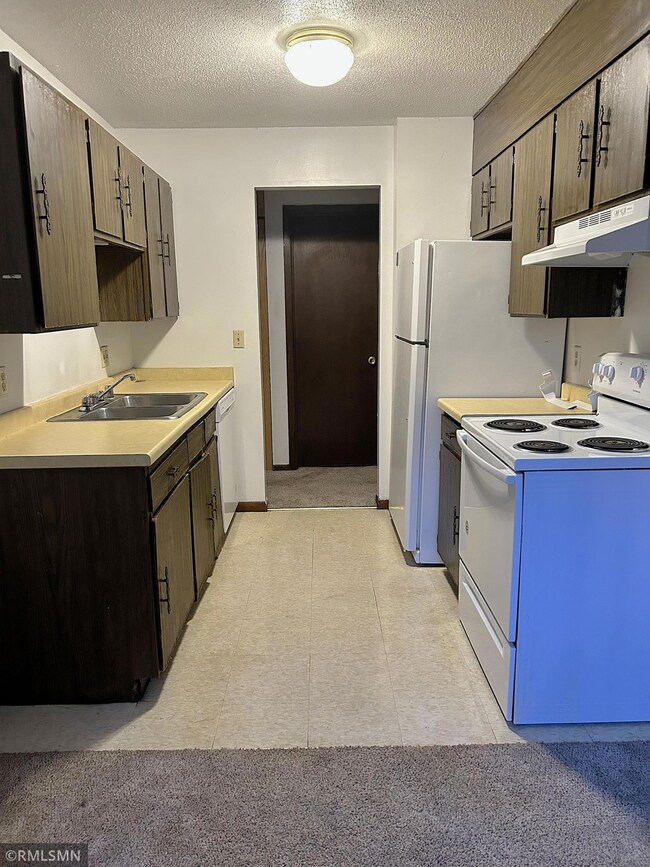 417 S Wasson Ln unit G2, River Falls, WI 54022 - photo 7