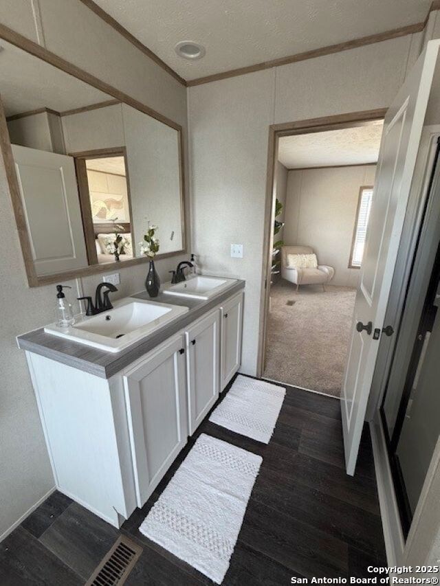 15966 Flores Curve, San Antonio, TX 78221 - photo 6