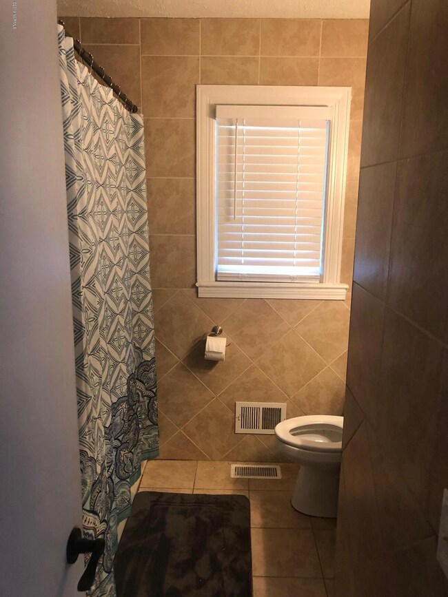 old franklin full bath