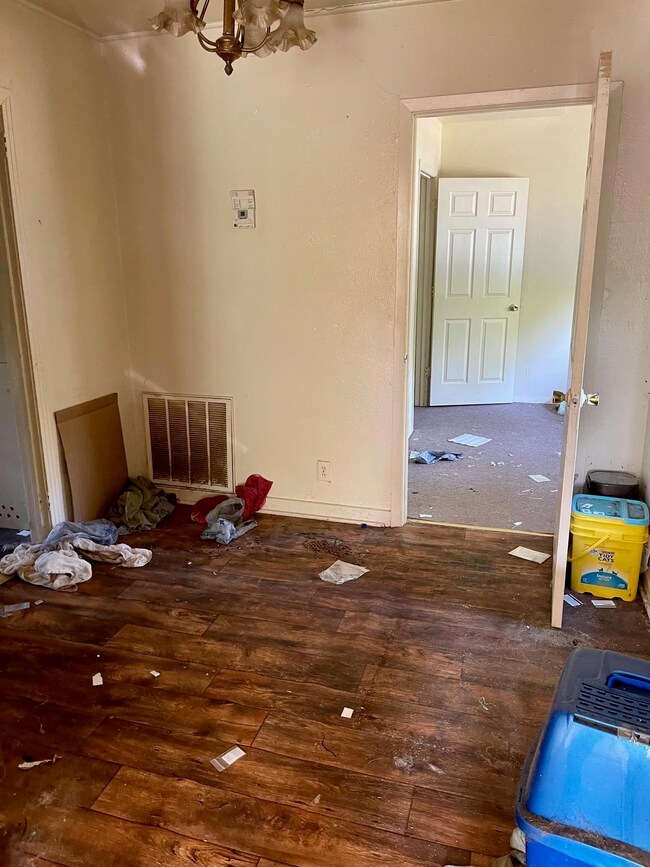 828 Hickam Dr, Wake Village, TX 75501 - photo 6