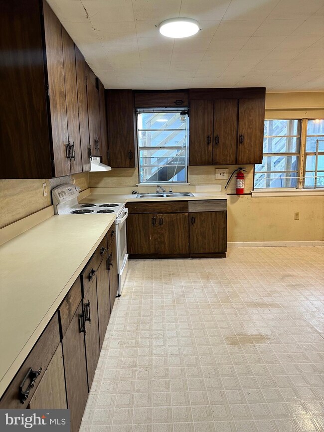 536 N 3rd St, Columbia, PA 17512 - photo 6