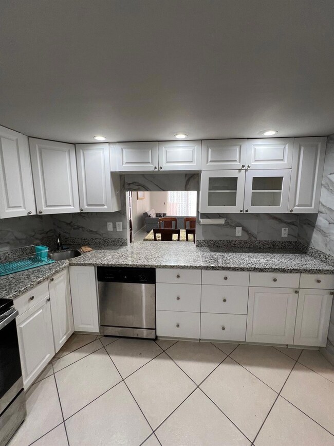 Prince George unit 17H, Hallandale Beach, FL 33009 - photo 2