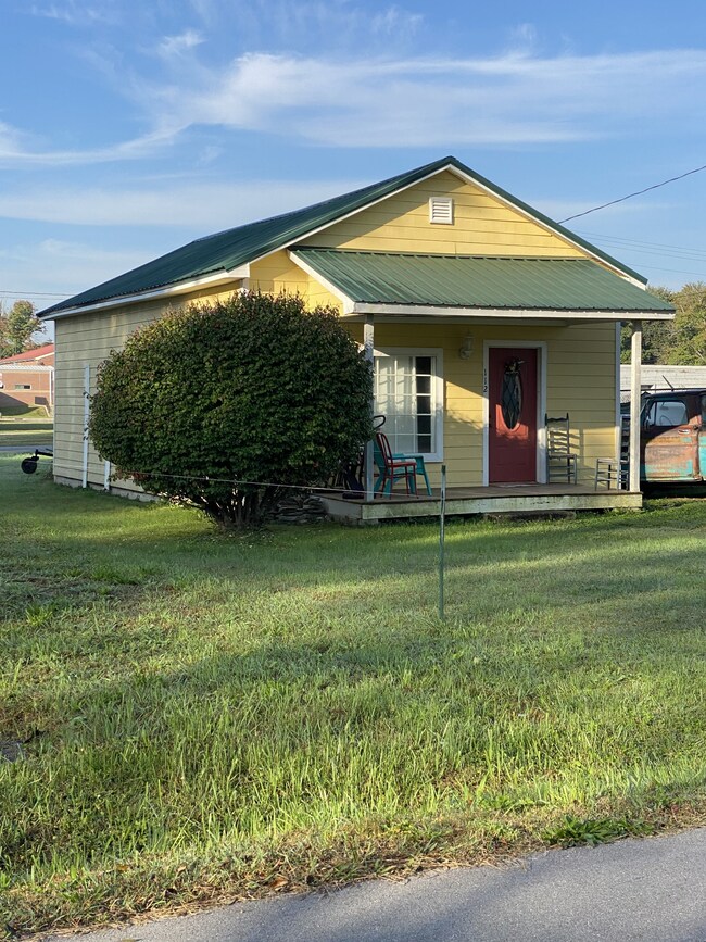 Located one street over from East Lincoln Elementary.