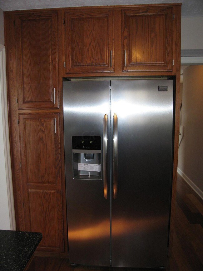 1608 Barrington Rd, Columbus, OH 43221 - photo 4