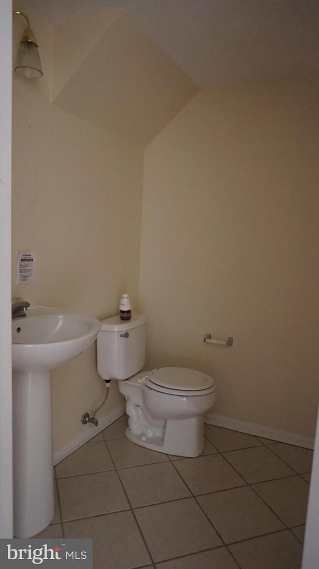 8165 Halley Ct unit 304, Lorton, VA 22079 - photo 7
