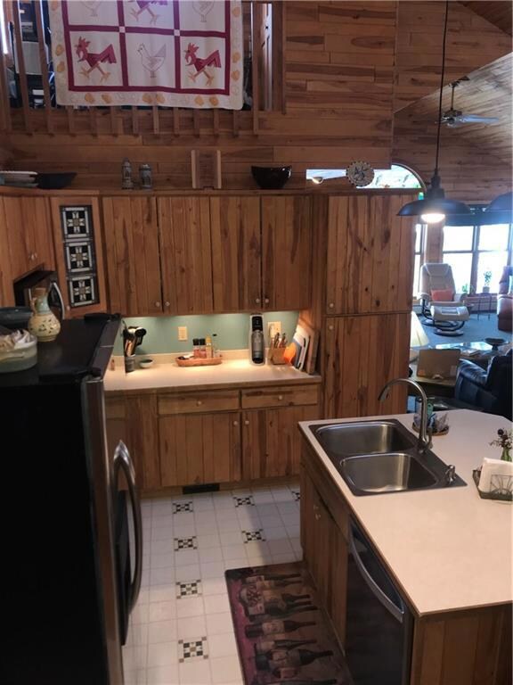 kitchen nicely located near great room