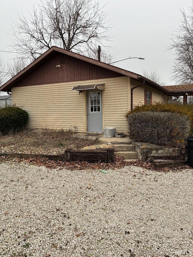 509 NE B St, Linton, IN 47441 - photo 3