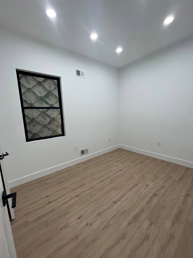 217 Oak St, Weehawken, NJ 07086 - photo 7