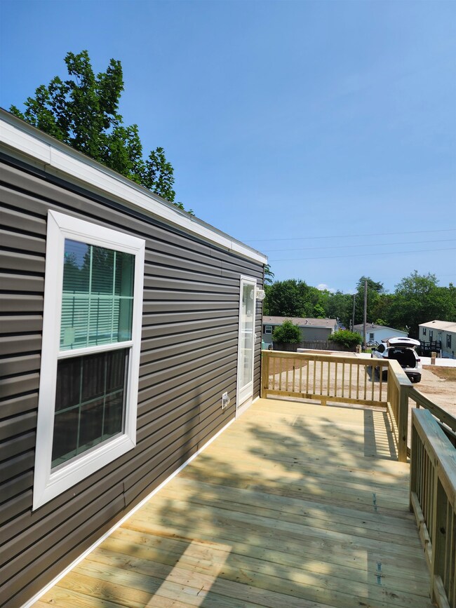 65 Leavitt Rd unit 13, Pittsfield, NH 03263 - photo 5