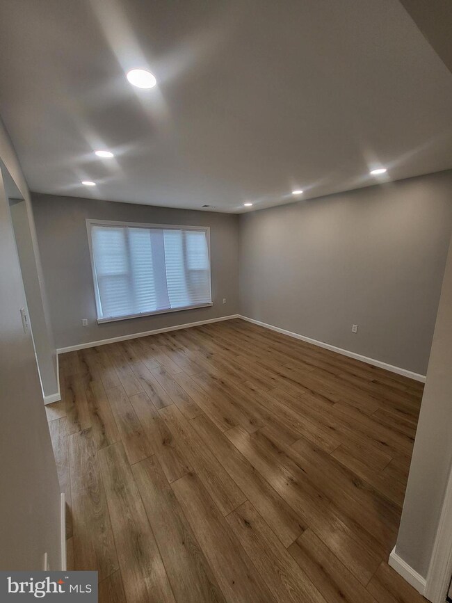 7729 Swan Terrace, Hyattsville, MD 20785 - photo 4