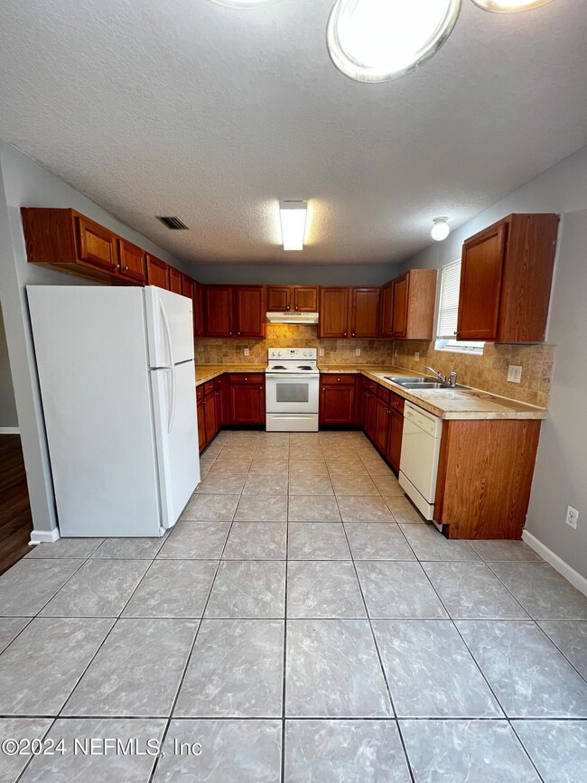 1412 Old Middleburg Rd N, Jacksonville, FL 32210 - photo 6