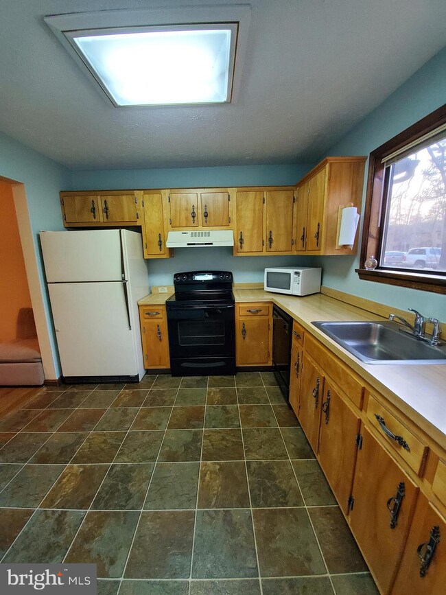 23318 Red Oak Ct, California, MD 20619 - photo 4