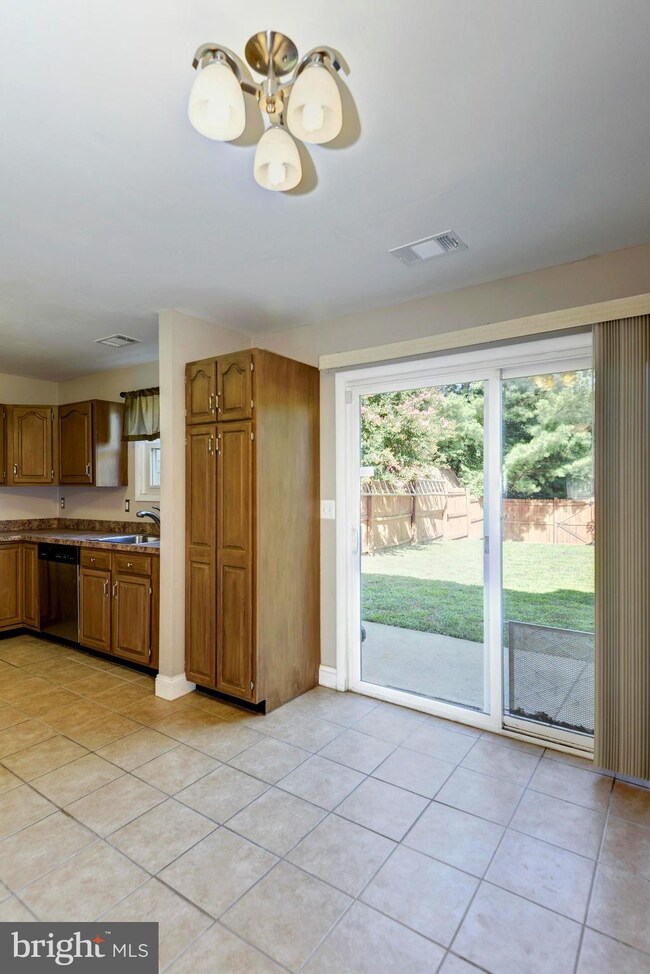 1670 Woodtree Ct E, Annapolis, MD 21409 - photo 7