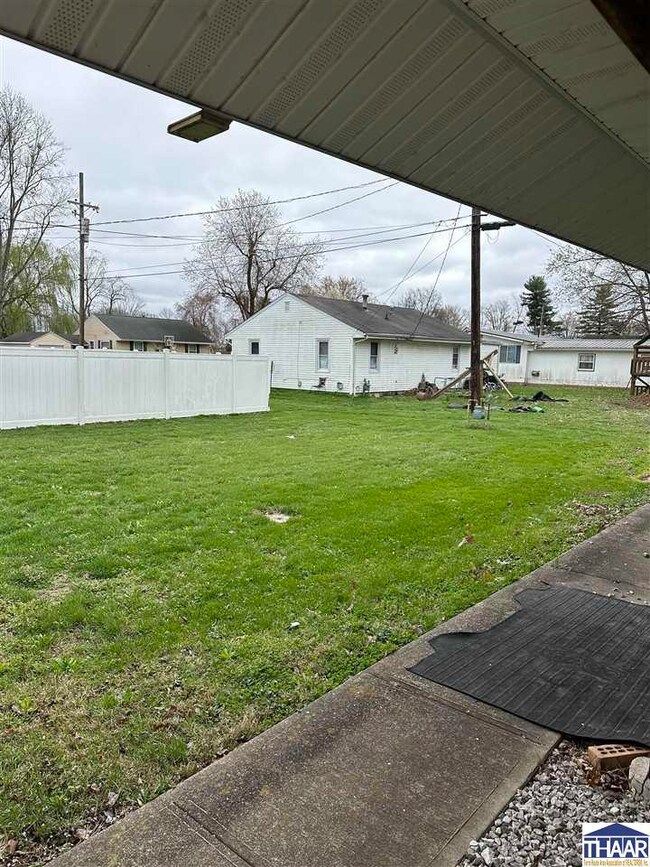 869 E Vincennes St, Linton, IN 47441 - photo 2