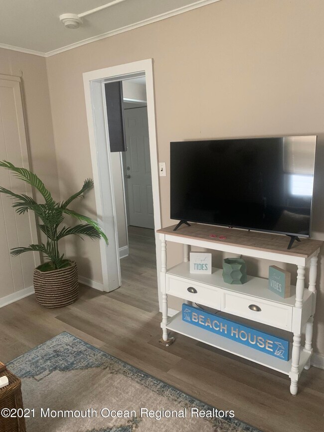 1110 Main St unit B Summer, Belmar, NJ 07719 - photo 2