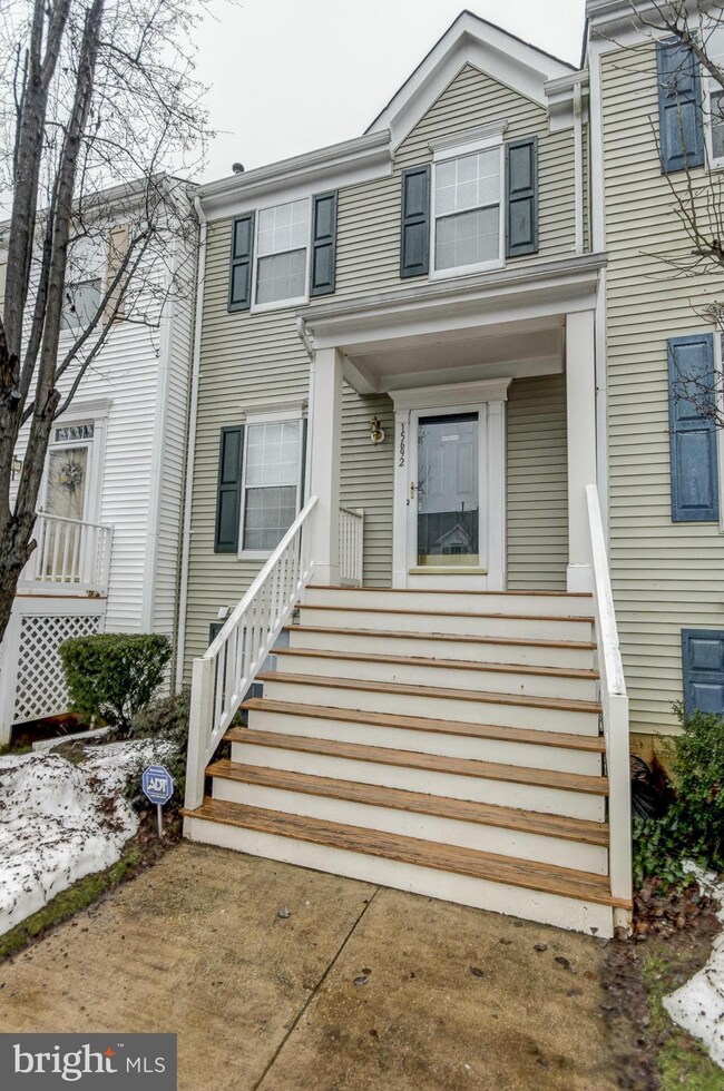 15692 Viewpoint Cir, Dumfries, VA 22025 - photo 2