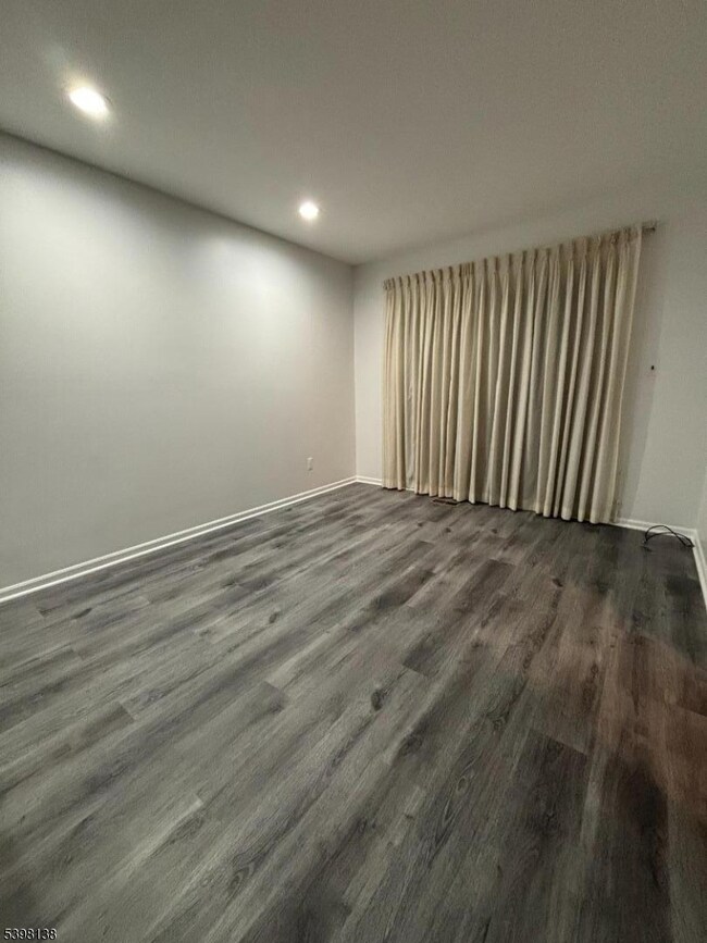 21 Teaberry Dr, Edison, NJ 08820 - photo 6