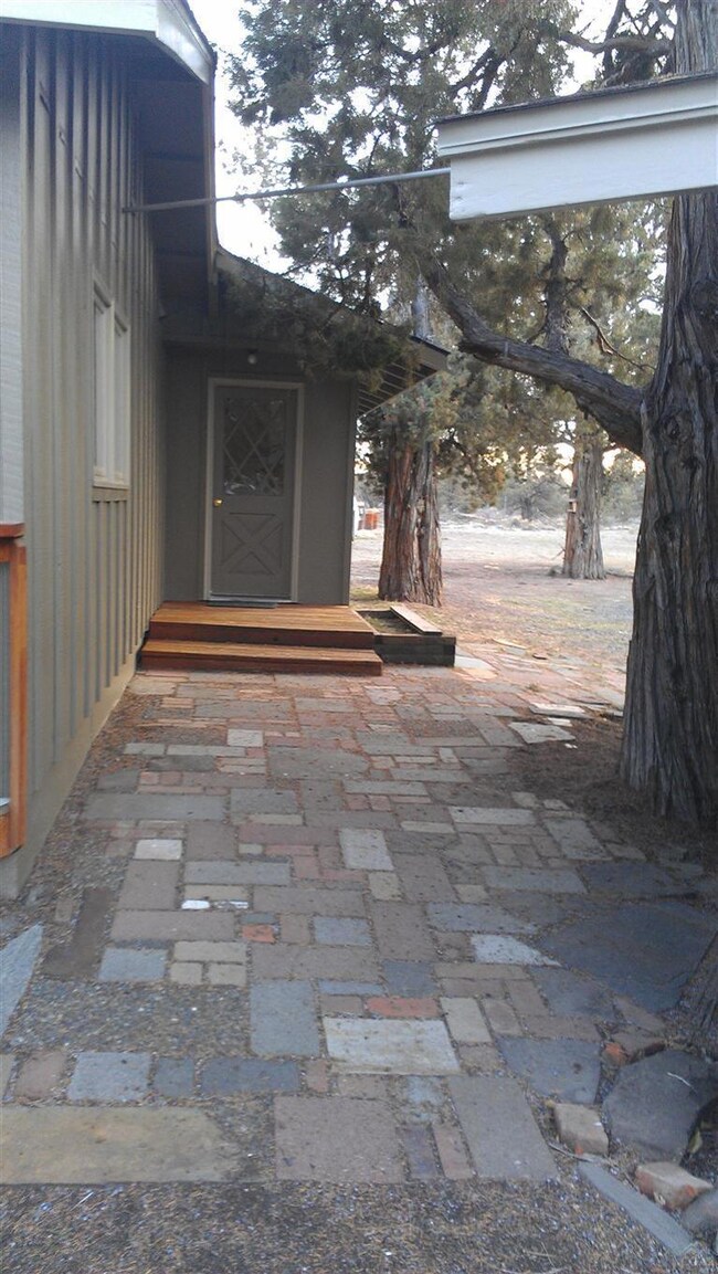 22937 Yucca Ct, Bend, OR 97701 - photo 4