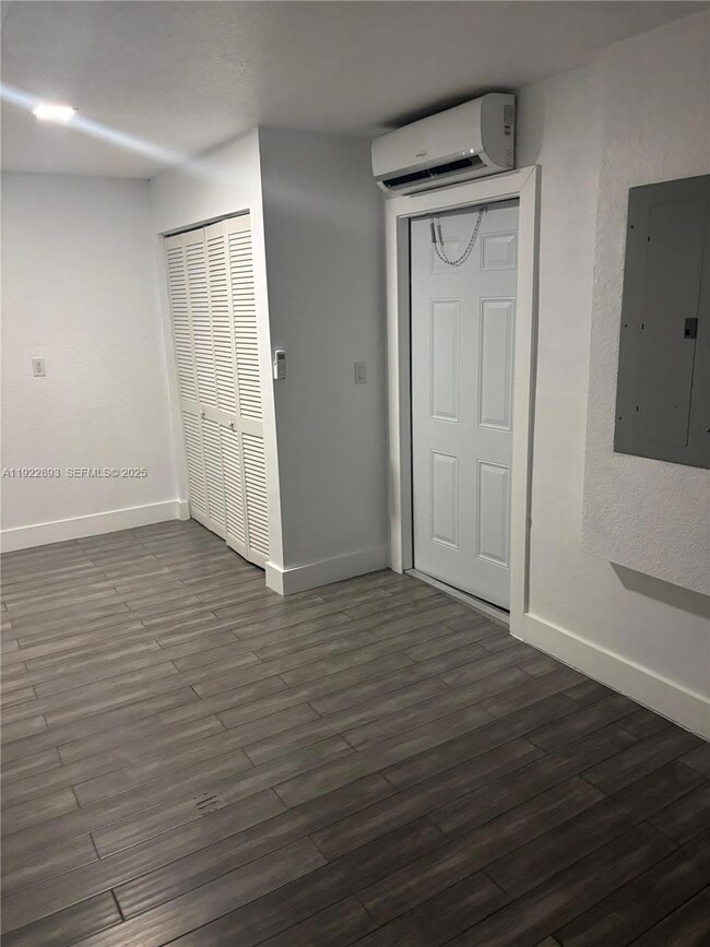15535 SW 10th St unit Efficiency, Miami, FL 33194 - photo 4