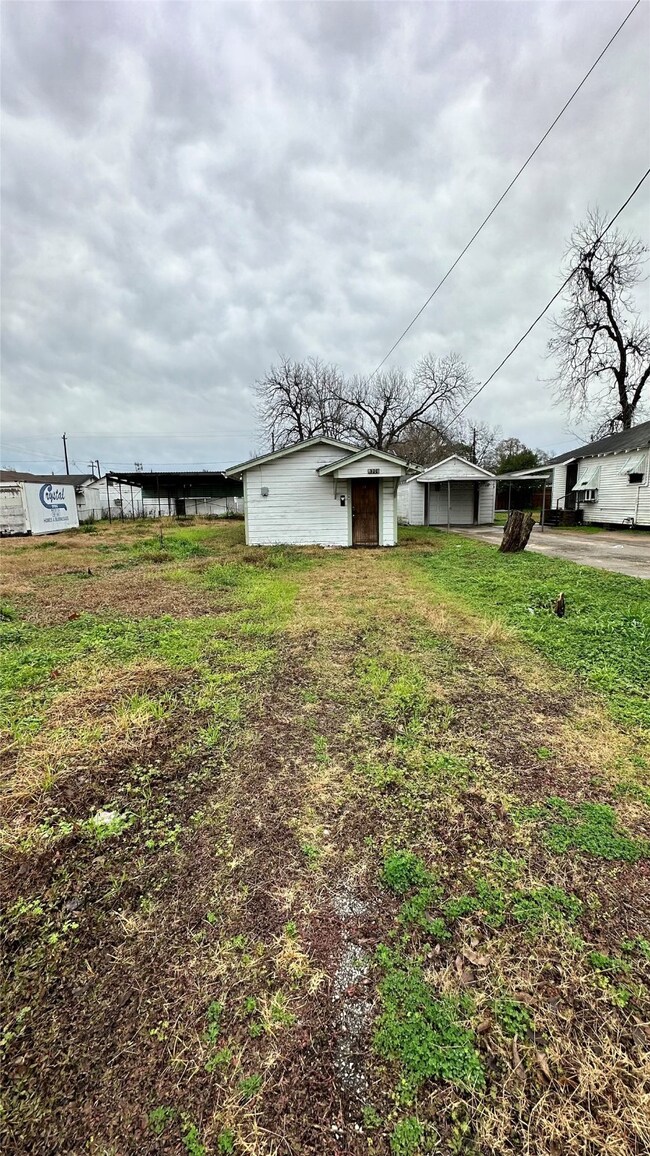 4306 Russell St, Houston, TX 77026 - photo 3