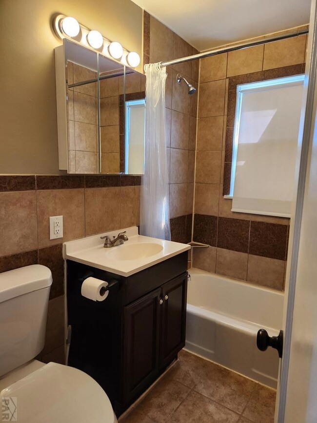 Nice tiled bath