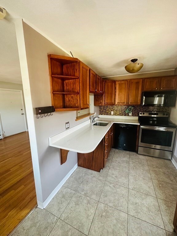 8 Austin Ct unit F, Saugus, MA 01906 - photo 4