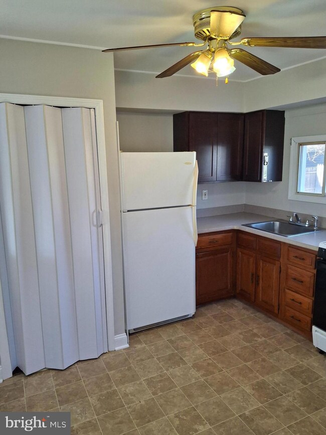 413 10th Ave, Lindenwold, NJ 08021 - photo 5