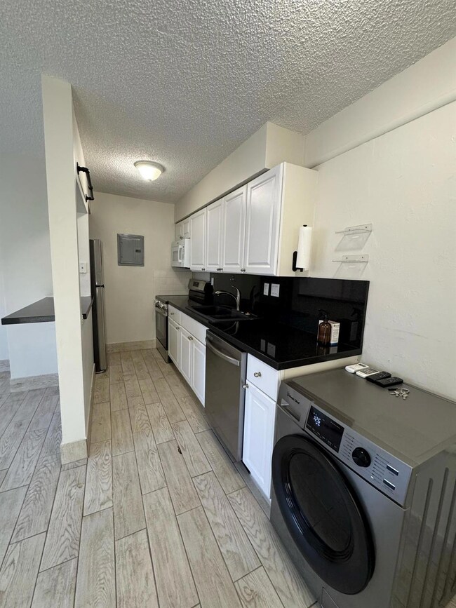 340 SW 16th Ct unit 1, Fort Lauderdale, FL 33315 - photo 2