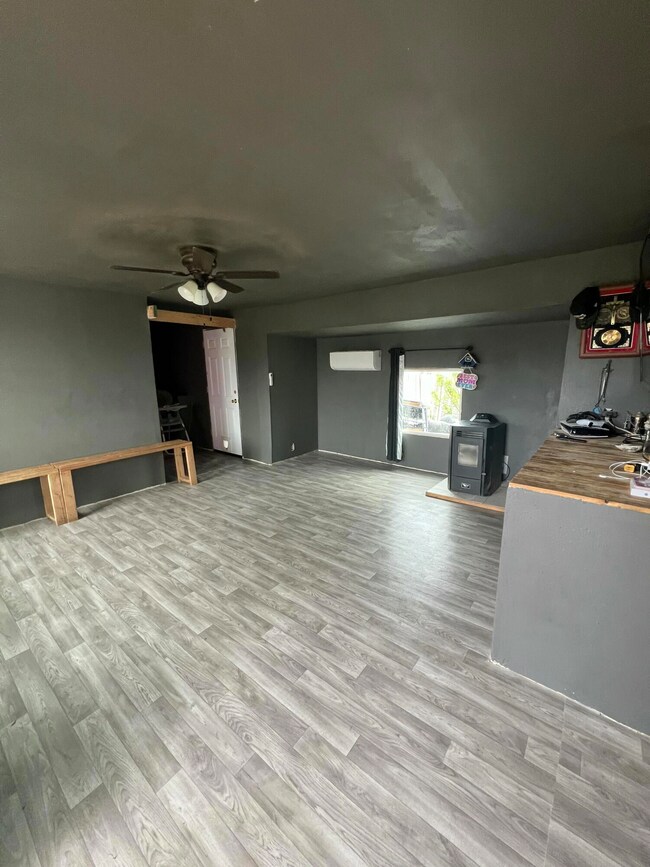 Entry/Livingroom
